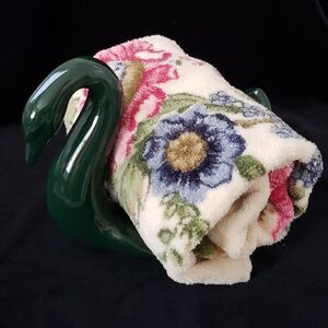 Lovely Green Ceramic Swan Guest Towel Holder
